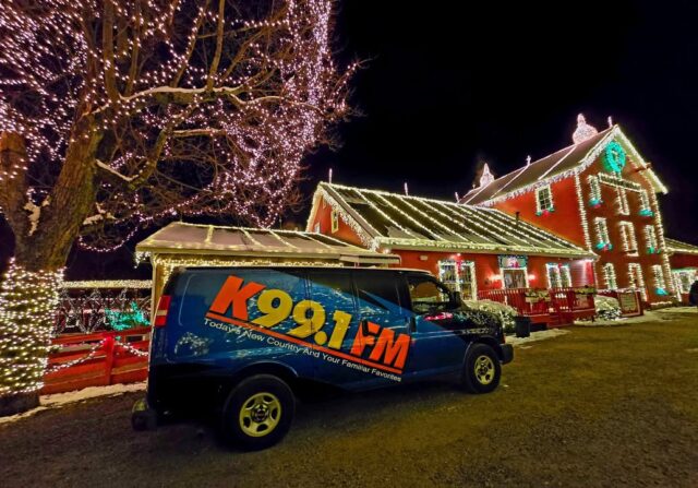 Huge thanks to Woody and the rest of the crew from K99.1FM for hanging out with us last night! 🎙🎶

And to his wonderful family—thank you for helping flip the switch. The boys are becoming real pros at lighting up the night! 🌟🎄

https://cliftonmill.com/christmas-lights/

#K991FM
#DaytonsNewCountry
#WoodyOnAir
#CliftonMill
#LegendaryLights