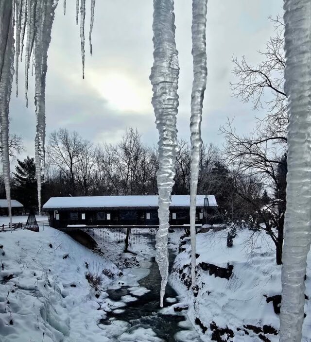🥞❄️ Cold mornings pair perfectly with a warm hearty breakfast ❄️🥞

There’s nothing like a snowy view of the gorge and our covered bridge to start your day. 

Bundle up, stop by Historic Clifton Mill, and warm up with a delicious, hearty breakfast. 🧣🧥🧤

Winter mornings don’t get much better than this! 🍳🥓

https://cliftonmill.com/restaurant/