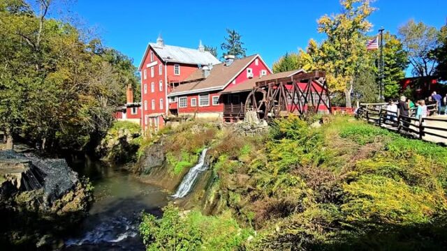 ✨️🍂 Another crisp fall morning at Historic Clifton Mill! 🍂✨️

Come relax with us, sip on something warm, and soak up those fall vibes. Take a little time to slow down and enjoy the moment. 

We’ll save you a seat! 🥞☕️

cliftonmill.com